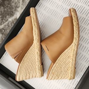 COACH SLIP ON WEDGE BROWN TAN ESPADRILLE BOTTOM US SZ 8 PRELOVED GAYLE STYLE